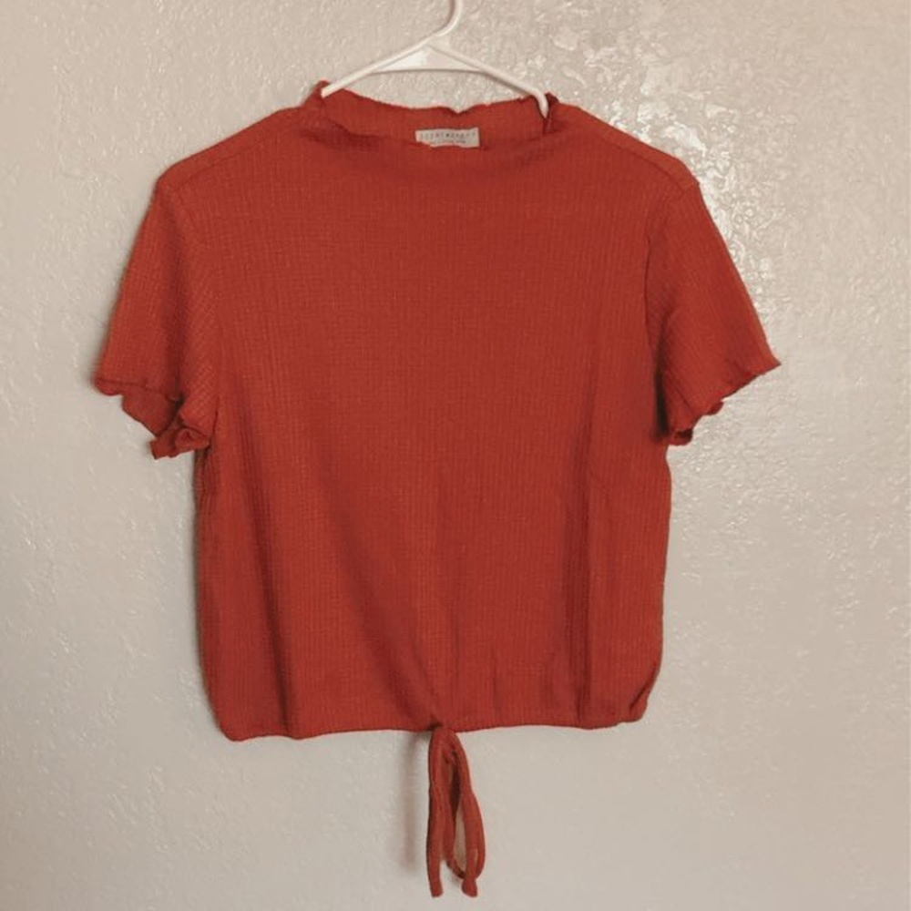 Waffle knit shirt with tie